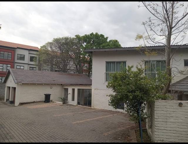 23 BEDROOM COMPLEX FOR SALE IN BRYANSTON